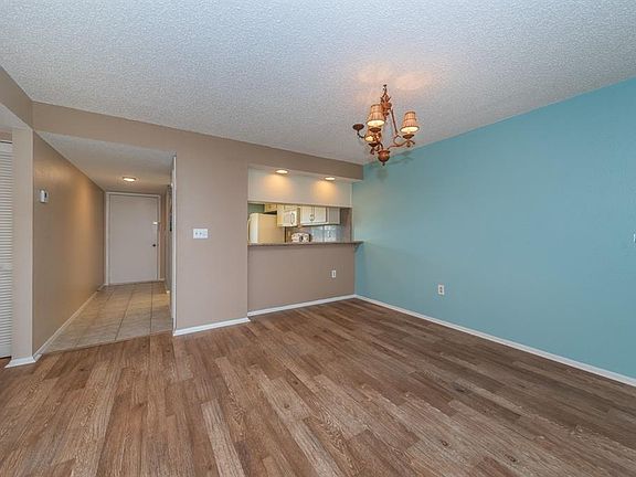 4th image of 108 Mary Dr
