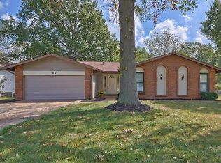 17 Oak Terrace Dr, Saint Peters, MO 63376