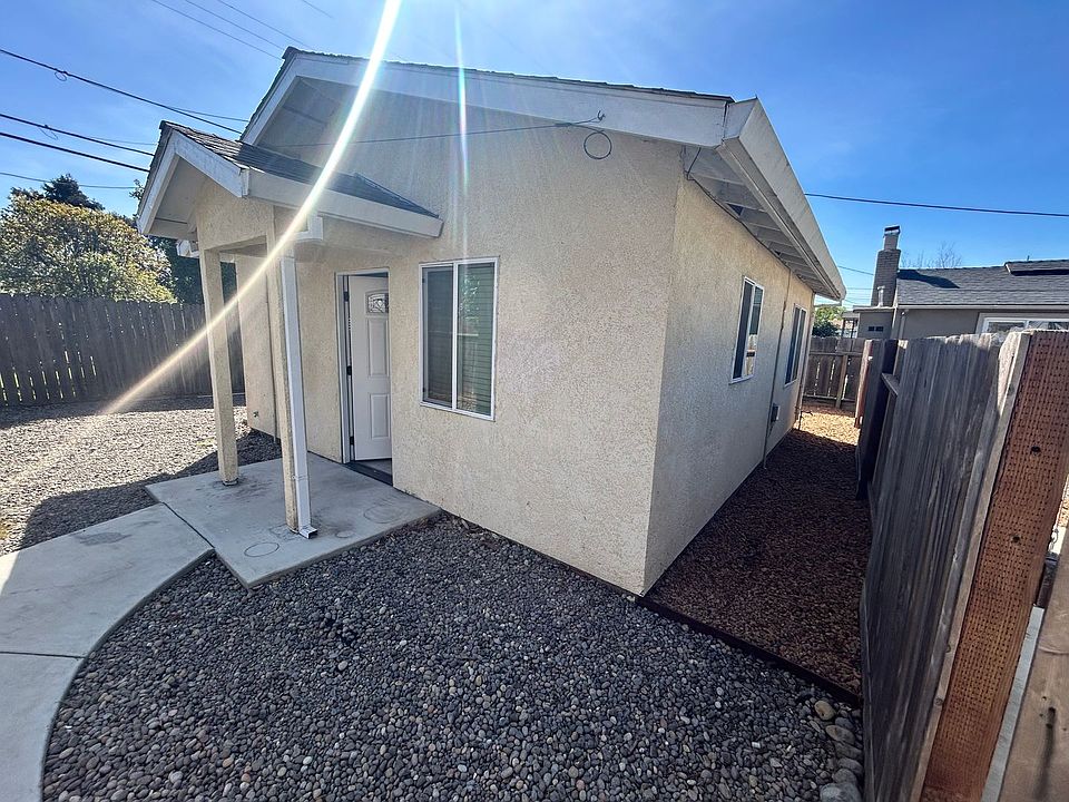 1st image of 1592 Oxford Way