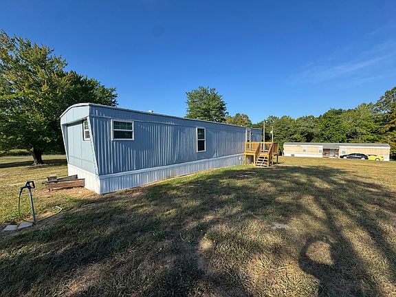 3rd image of 2037 Piney Grove Rd