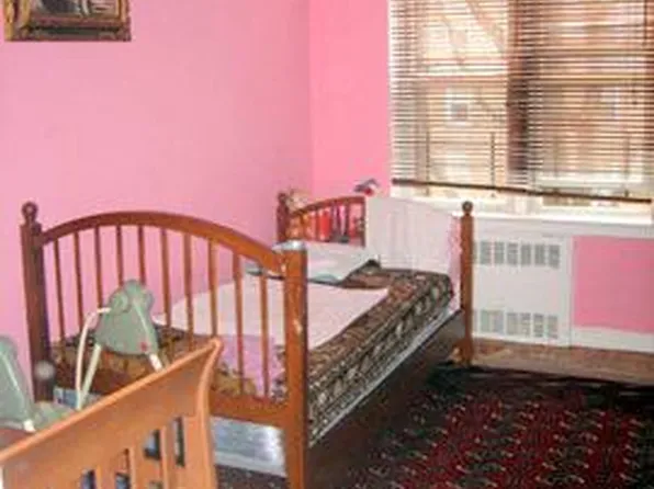 66-33 Yellowstone Boulevard image 1 of 4