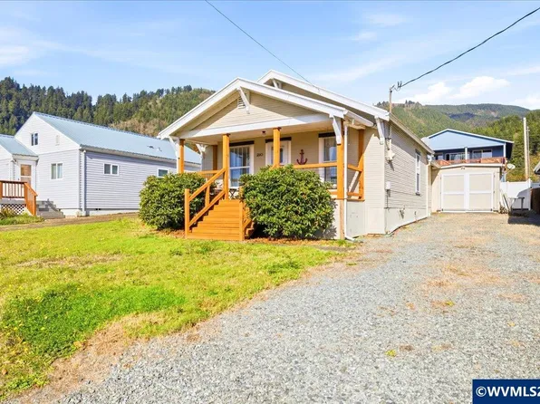 210 Cypress Ave, Garibaldi, OR 97118