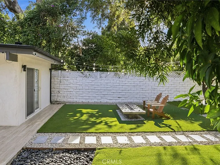 13135 Chandler Blvd — Photo 55
