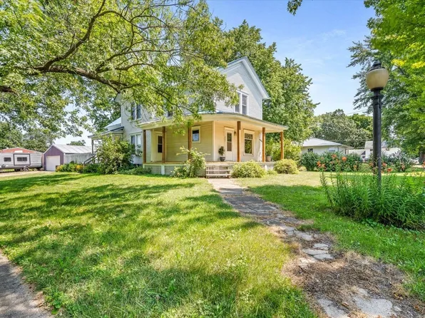 227 W South St, Franklin Grove, IL 61031