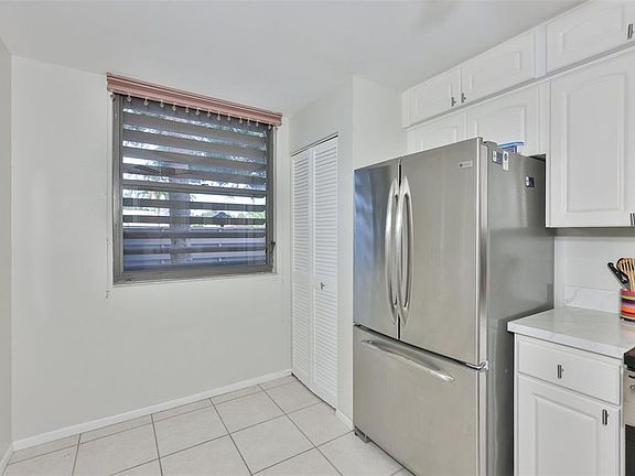 5th image of 647 WOODLAWN DRIVE #647