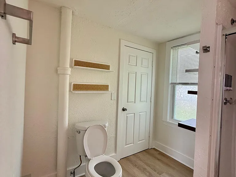 2094 W 44th St #FRONT — Photo 12