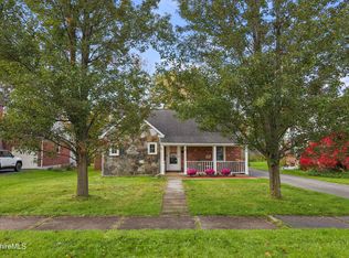 34 Sampson Pkwy, Pittsfield, MA 01201