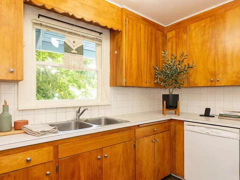 Evanston Apartments - Located on the north side of Fremont — Photo 52
