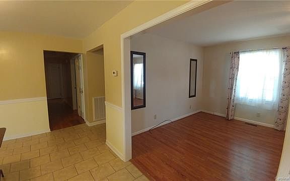 2nd image of 221 Ann St