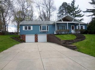 5677 Old Lake Shore Rd, Lake View, NY 14085