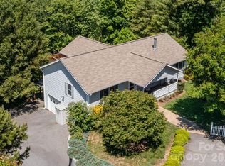 6 Arrowhead Ln, Weaverville, NC 28787