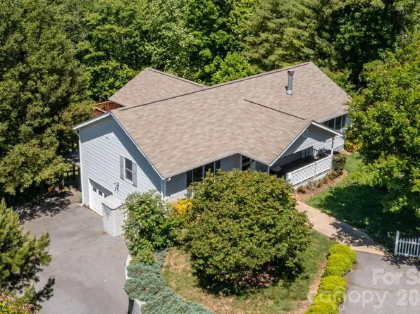 6 Arrowhead Ln, Weaverville, NC 28787