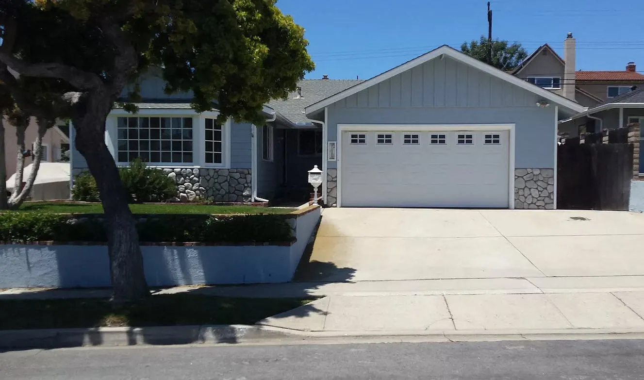 21329 Howard — Photo 1