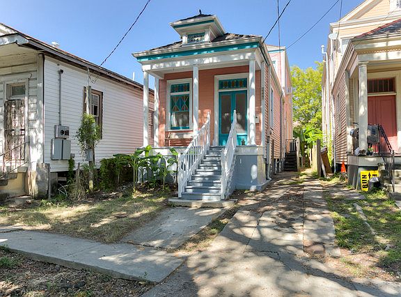 2nd image of 3309 Banks St