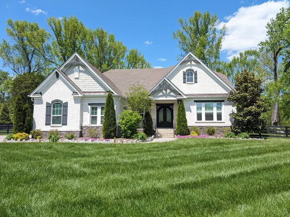 3700 Bosk Ln, College Grove, TN 37046