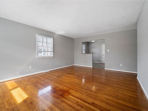 5th image of 2717 Halsey St