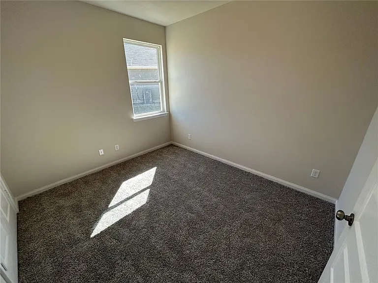 2204 Johnny Lyon Ct — Photo 5