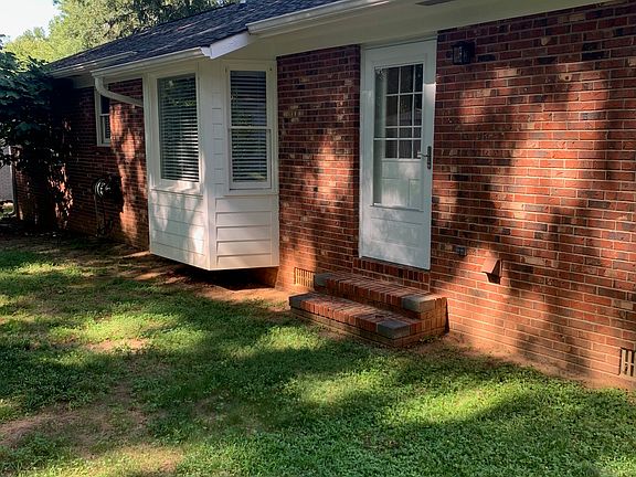 3rd image of 1601 Estes Dr