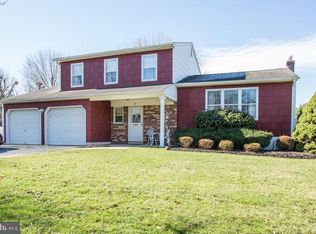 5 Hoffman Dr, Hamilton, NJ 08690