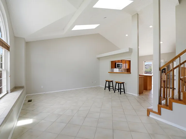 4827 Herndon Cir — Photo 2