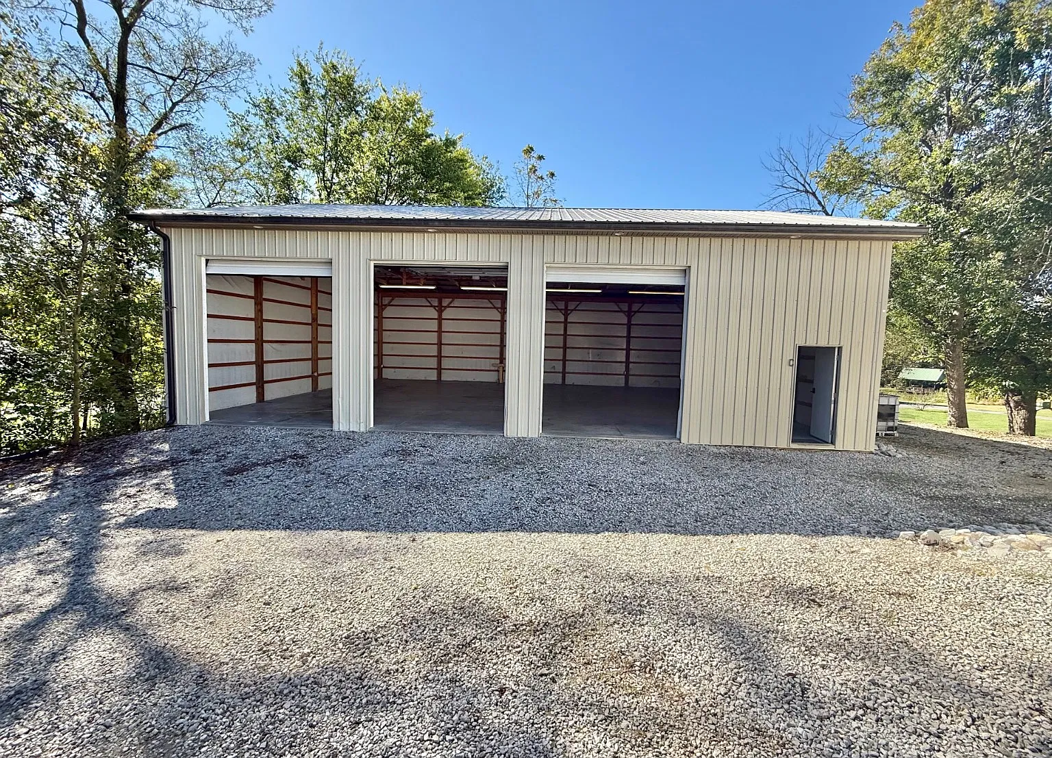 Studio, 2000 sqft, $1,000 — Photo 2