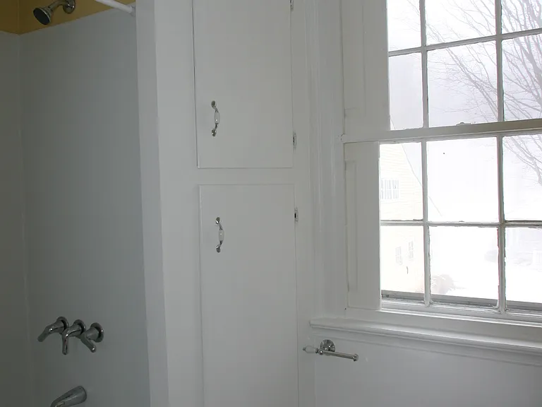 Full bathroom, view #2