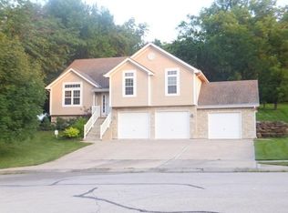 213 Doubletree Ln, Smithville, MO 64089