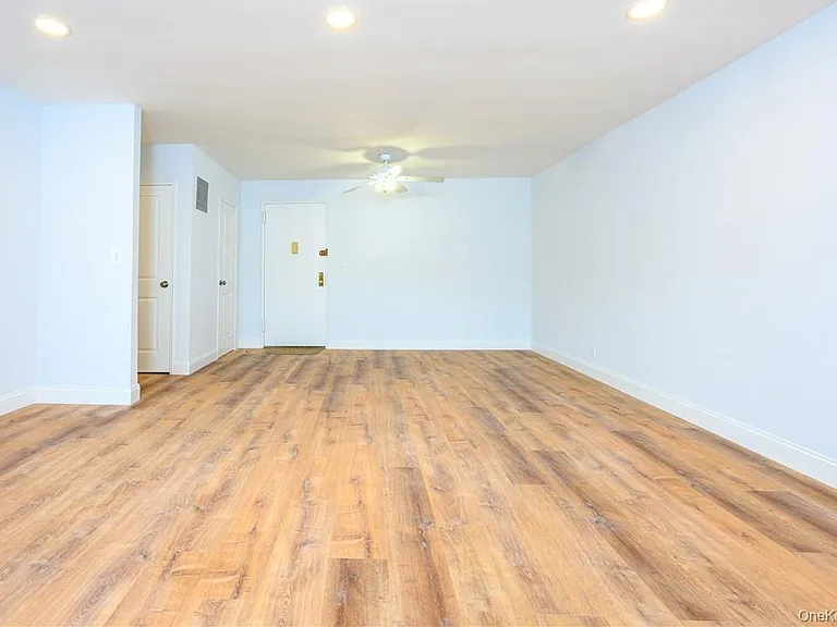 3 Sadore Ln #6M — Photo 5