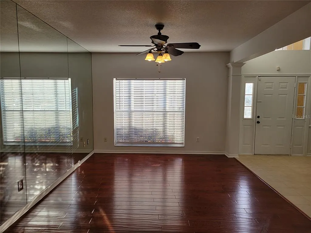 4 bed, 2.5 bath, 2140 sqft, $2,595 — Photo 3