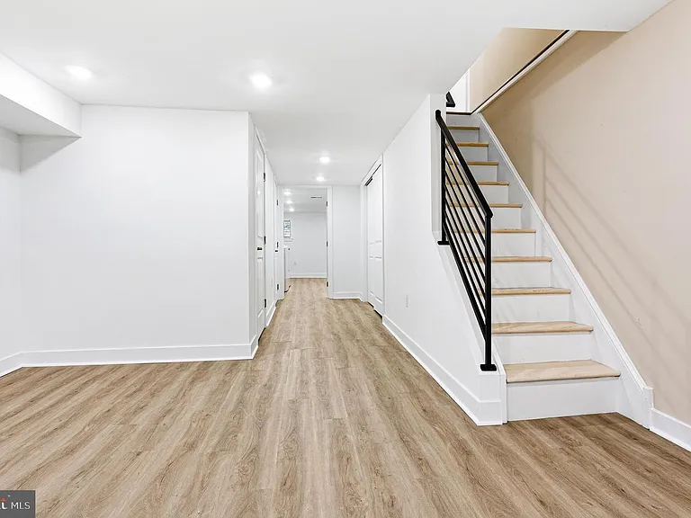 806 S 56th St — Photo 11