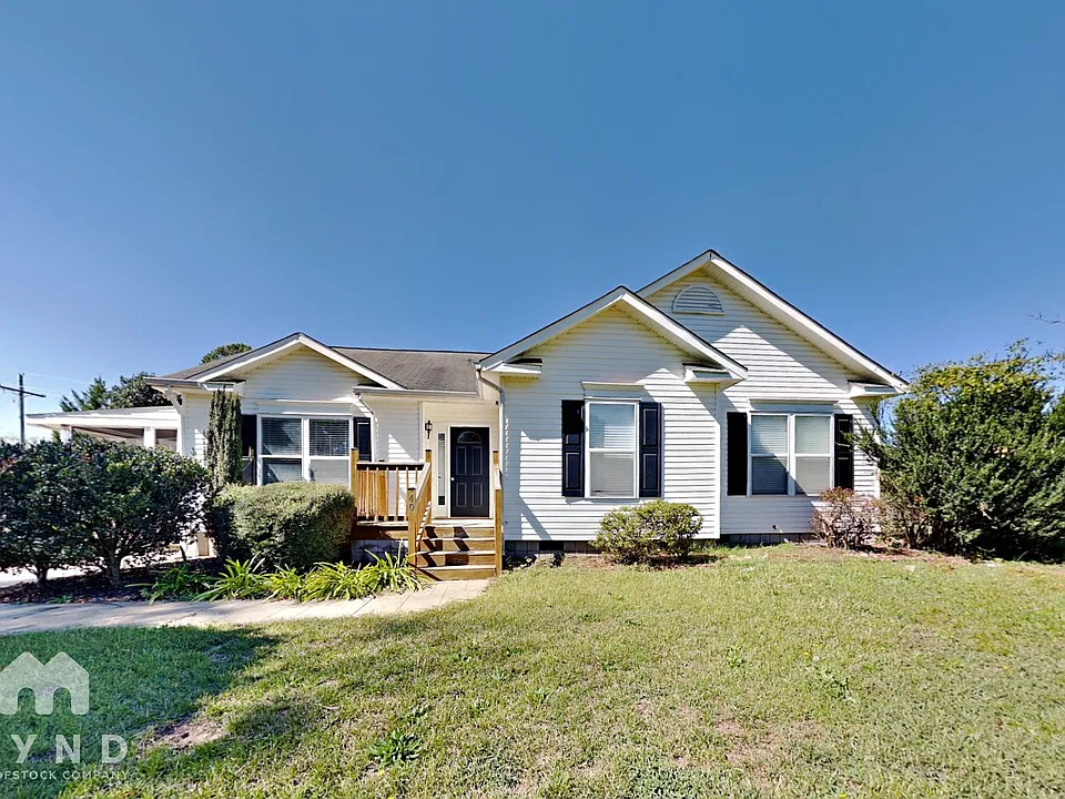 40 Strawberry Hill Ln