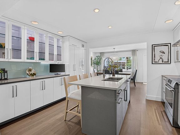 4th image of 335 NE 7th Street
