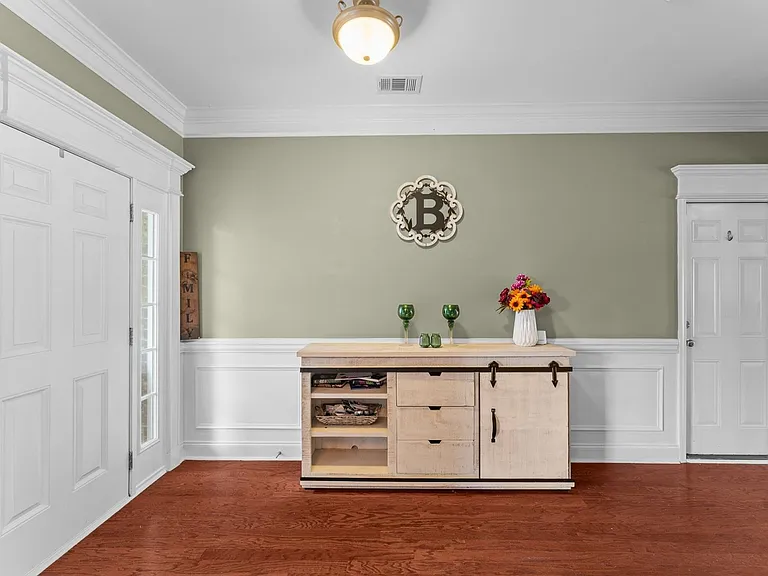 108 Saratoga Dr — Photo 2