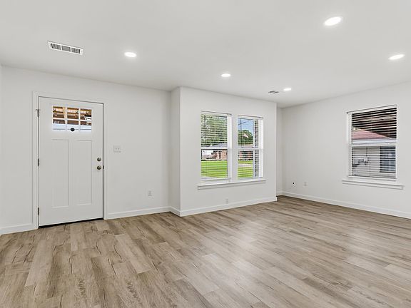 3rd image of 6560 Verde St