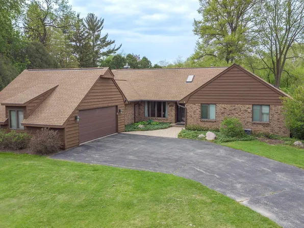 1430 Sylvan Ct, Freeport, IL 61032