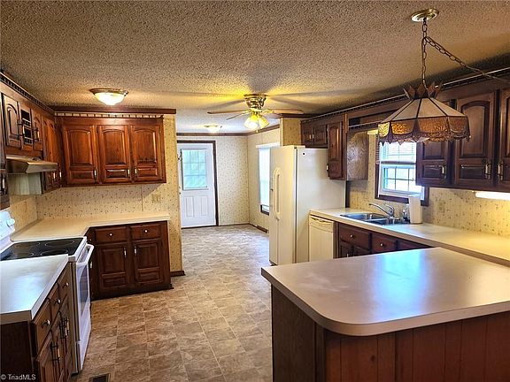 2nd image of 220 Joyner Cir