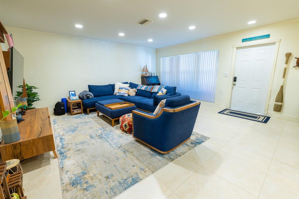 3215 NE 15th St APT 203, photo 8