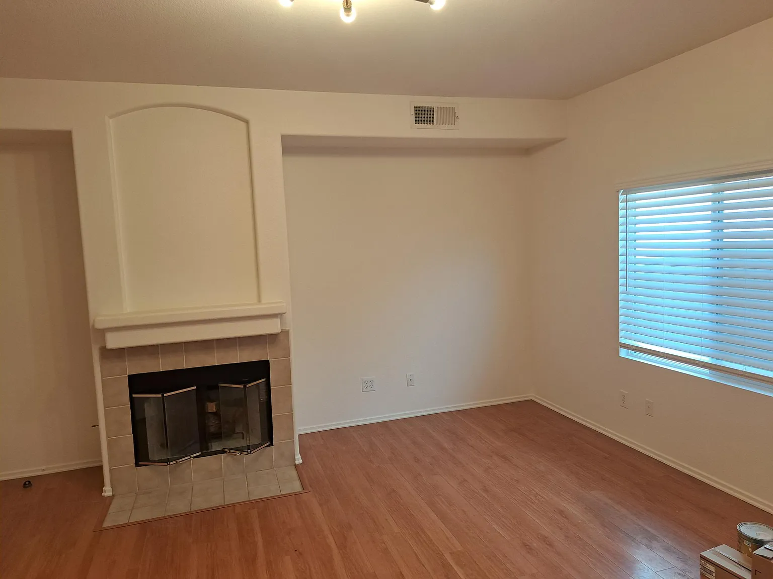 3 bed, 2.5 bath, 1407 sqft, $3,550 — Photo 4