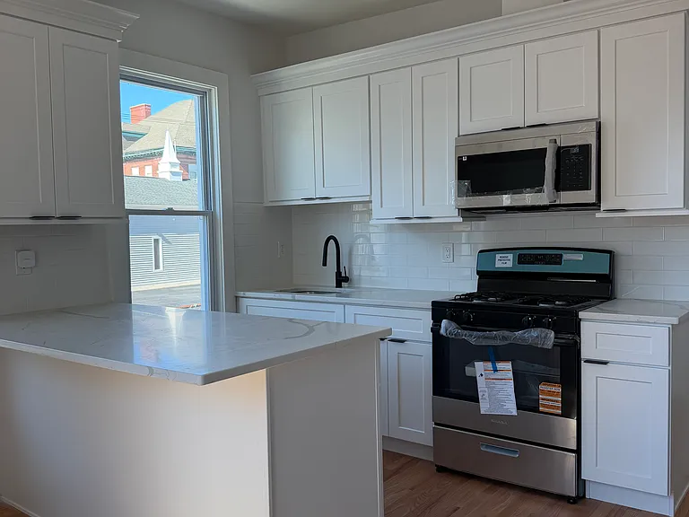 454 Newfield Ave #1 — Photo 2