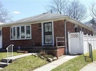 22470 76th Rd, Bayside, NY 11364