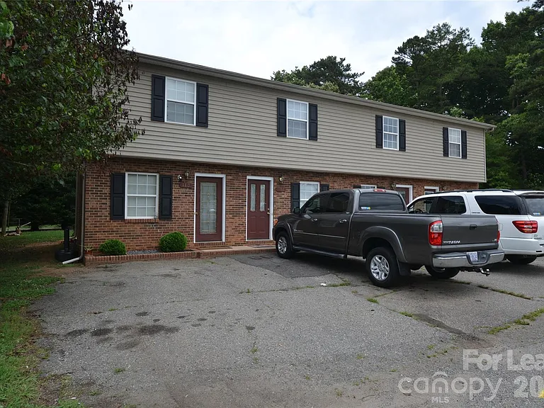 106 Durham Rd — Photo 3