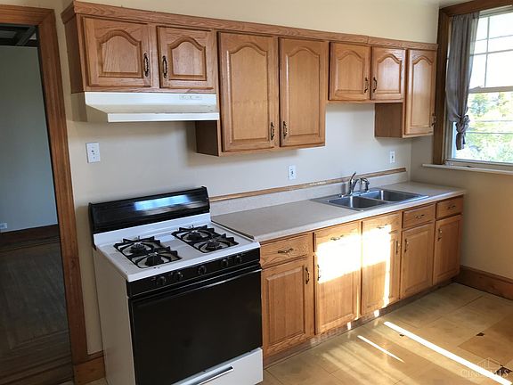 2nd image of 2241 Cleneay Ave