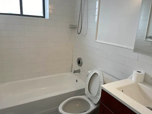 Rented by Metropolis International Realty Inc. | media 12