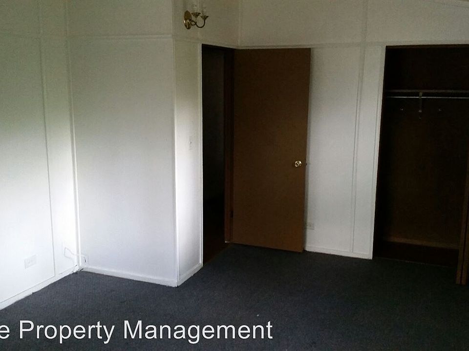 2nd image of 415 Canterbury Ct