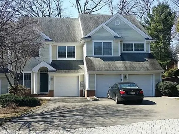 301 Huntington Ct, Wyckoff, NJ 07481