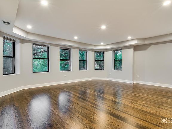4th image of 2025 W Jarvis Ave #3