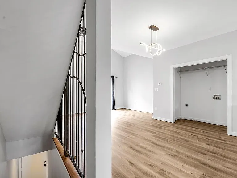 110 Moreland Ave SE #F — Photo 26