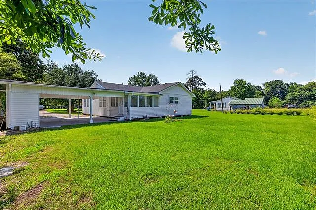 225 Magnolia St — Photo 2