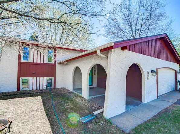9721 Austin St NE, Blaine, MN 55014