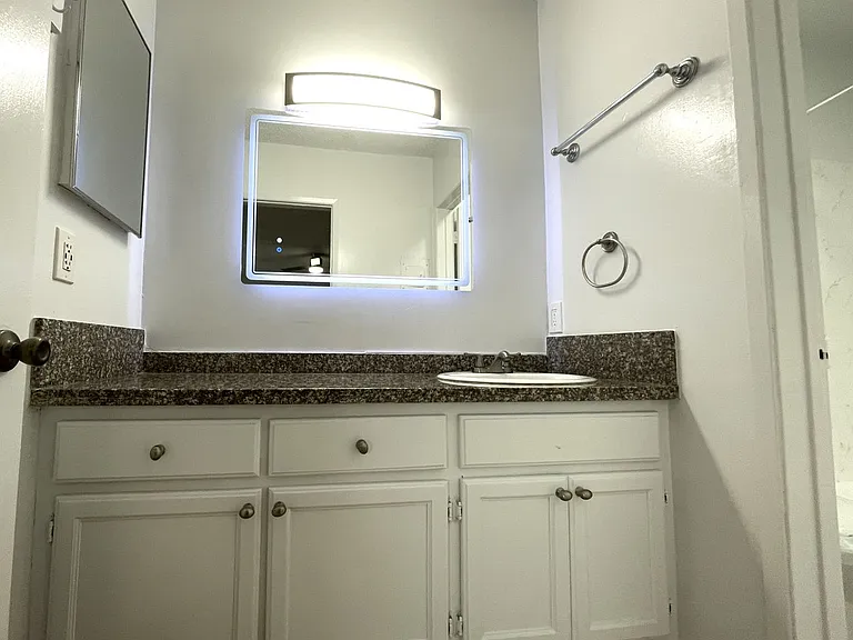 6340 Vineland Ave — Photo 10